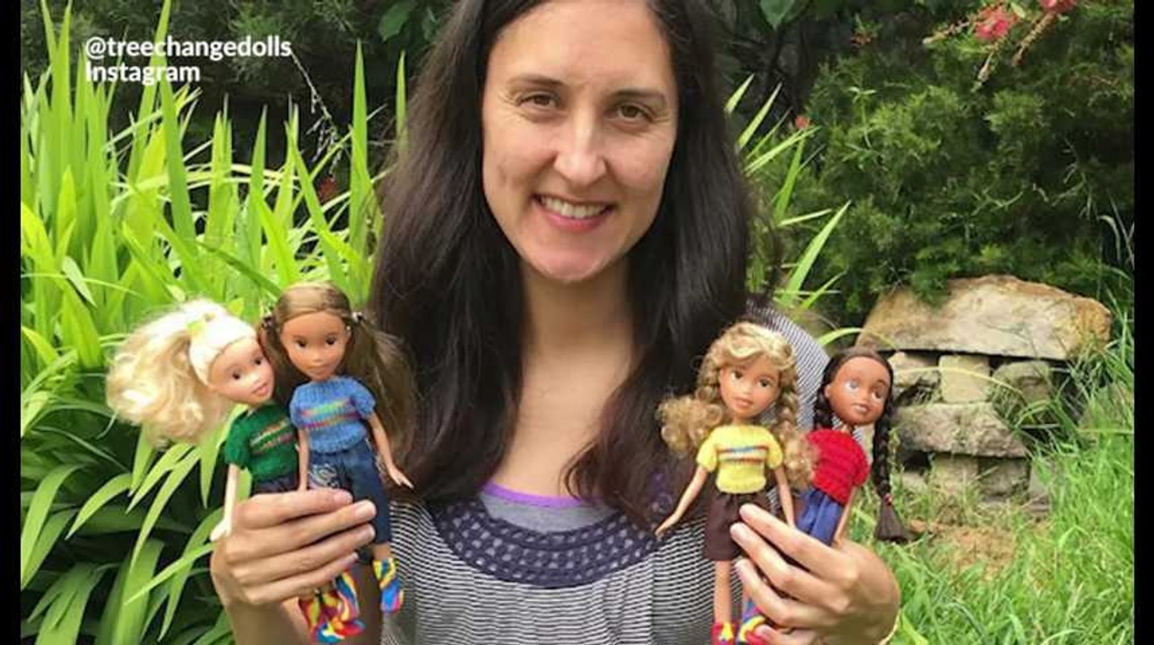 Cette mère australienne démaquille les poupées