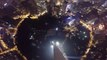 Saut en Base Jump de la tour de Kuala Lumpur pour atterrir sur le toit d'un autre immeuble... Risqué