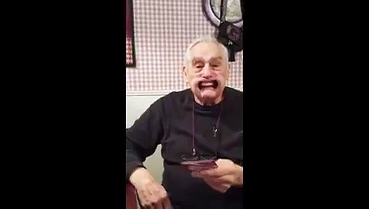 Quand papy perd son dentier pendant un jeu familiale