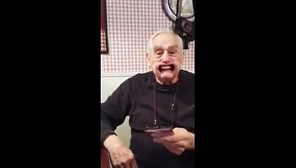 Quand papy perd son dentier pendant un jeu familiale