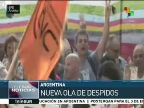 Argentinos marchan contra los nuevos despidos masivos
