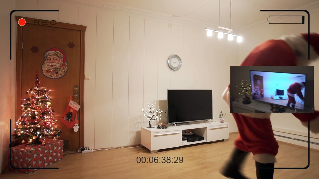 Ce papa prouve à sa fille de 6 ans que le père Noël existe à l'aide d'une vidéo retouchée. Trop drôle !