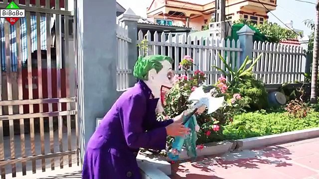 Frozen Elsa vs Spiderman  Joker Fake Santa stolen Toys Cars Spiderman Police Kids & Police Arrest!