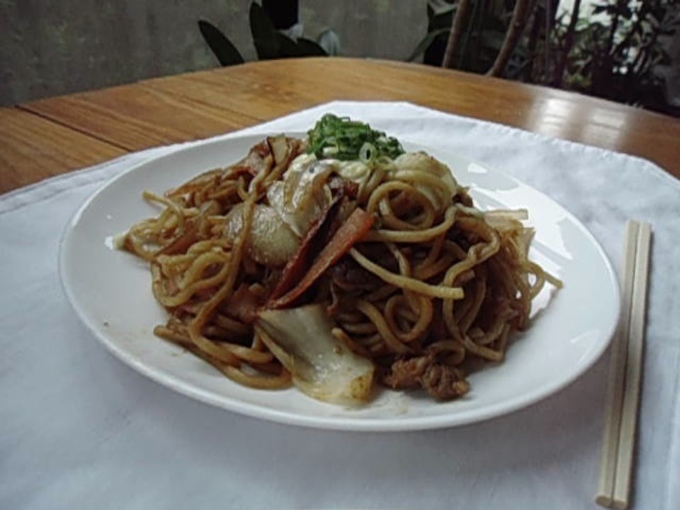 stir-fried udon Japanese food 焼きうどん