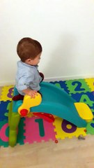 Jules sur son toboggan