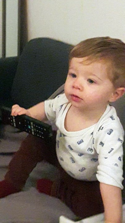 Jules joue avec papy tony