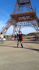 Roller sous la Tour Eiffel ...