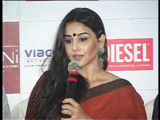 Vidya Balan Launches 'Kahaani' DVD At Diesel Store