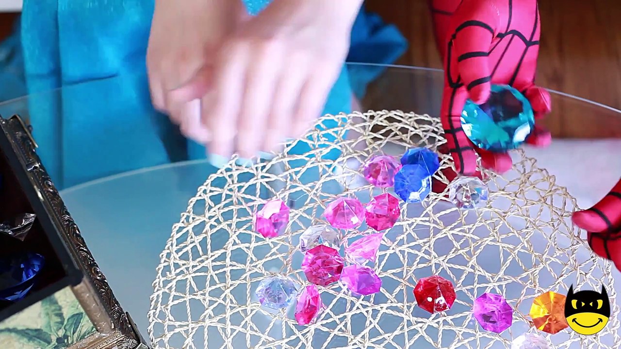 Frozen Elsa DOCTOR SCARE! w- Spiderman vs Pink Spidergirl Prank Bad Baby pool Fun for Kids