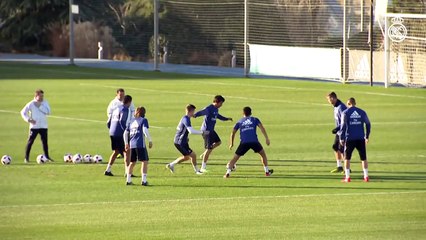 Rapid rondo! 15 touches in 12 seconds!