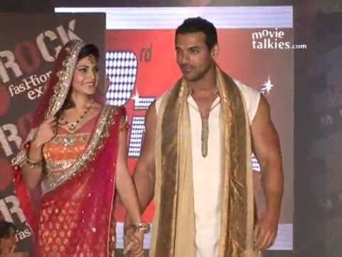 Akshay Kumar and Jacqueline Fernandez at the Aki Narula fashion show for 'Housefull 2' promotions