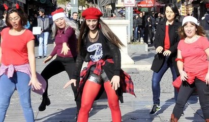 Zumba dansıyla 'savaşa hayır' dediler