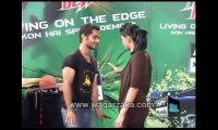 Larki nay Besharmi ki Sari Had par kardi Waqar Zaka Show