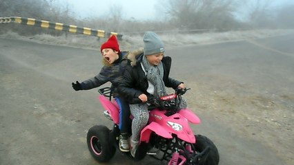 elodie alexis premier tour de roues