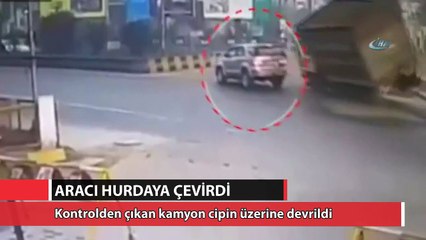 Kamyon aracı hurdaya çevirdi