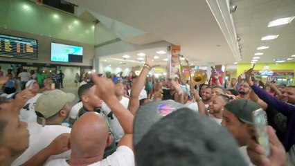 Bulin 47 - Recibimiento en el Aeropuerto _ Bus Party Turquesa