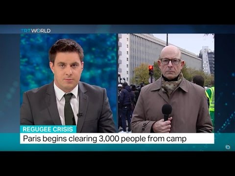 Refugee Crisis: Police begin clearing refugees...