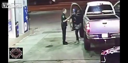 بوليس شد طفلة بسيف !! يا معلم تفرج في الفضايح