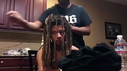Cet ado n'a pas coupé ses dreadlocks pendant 9 ans, quand sa mère découvre sa nouvelle tête, c'est le choc