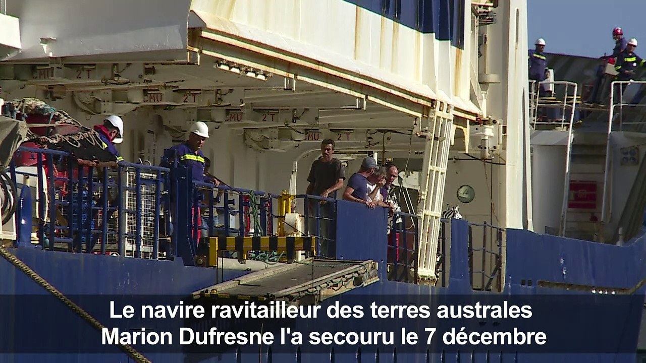 Vendée Globe : Kito de Pavant met enfin pied à...