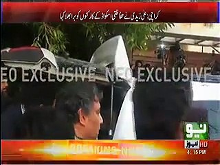 PTI Leader Ali Zaidi Gets Angry On Imran Khan's Security Squad For Damaging His Vehicle