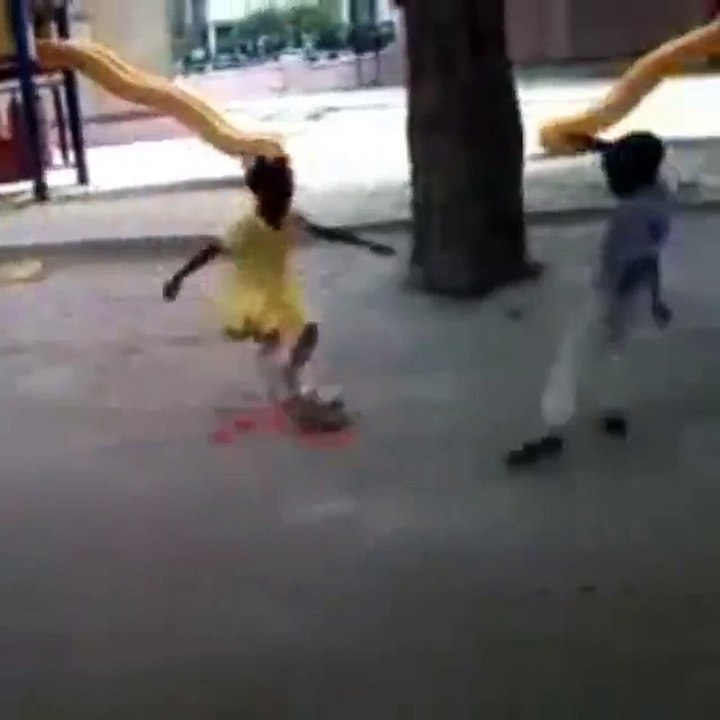 Cette fillette joue comme Messi