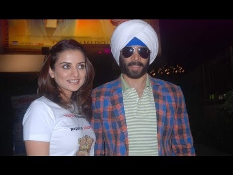 Tusshar Kapoor And Kulraj Randhawa At The Launch Of Outdoor Hoarding Of 'Chaar Din Ki Chandni'