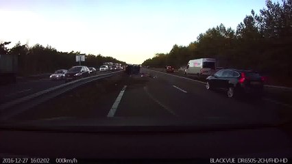 Une Tesla évite toute seule un accident imprévisible