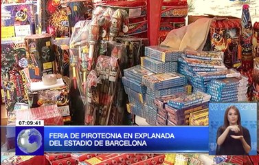 Feria de pirotecnia en explanada del estadio de Barcelona