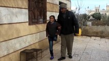 الفقر يحرم طفلة سورية من تركيب ساق صناعية
