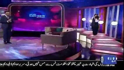 What Happened to Nadia Khan's Back ?? See How She is Walking ??