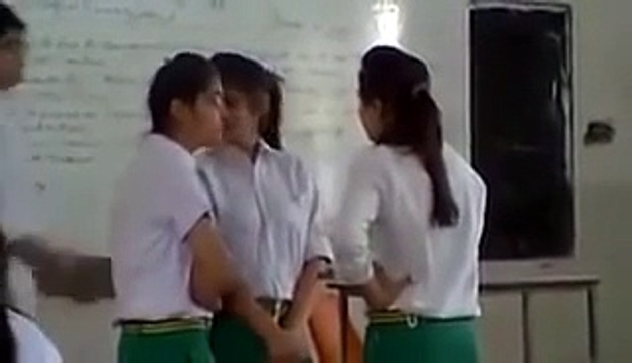 Girls Fighting in the School Whatsapp Funny Videos Must Watch