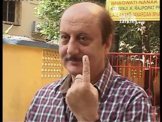 下载视频: Anupam Kher, Shakti Kapoor and Kailash Kher vote for their Canditates