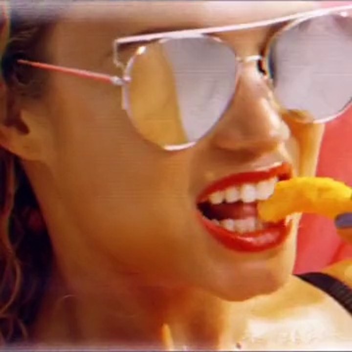 Rose Bertram : la WAG chaude comme une baraque à frites pour LOVE Magazine !