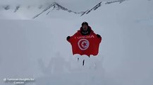 مغامر تونسي يرفع العلم التونسي فوق أعلى قمة في جبال الأنتركتيك