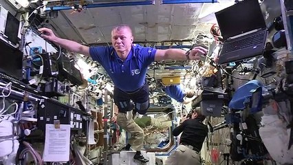 Des astronautes font un mannequin challenge