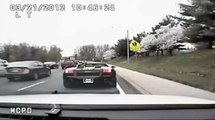 La polizia ferma una Lamborghini nera... Ma guardate chi scende dall'auto!