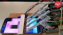 Harddisk parçalarından oyun oynayan robot yaptı