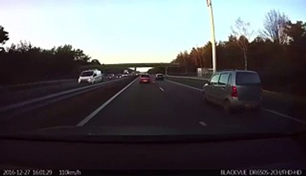 Une Tesla prédit un accident avant qu'il arrive