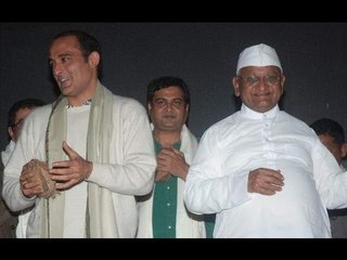 Anna Hazare watched special screening of the movie 'Gali Gali Chor Hai'