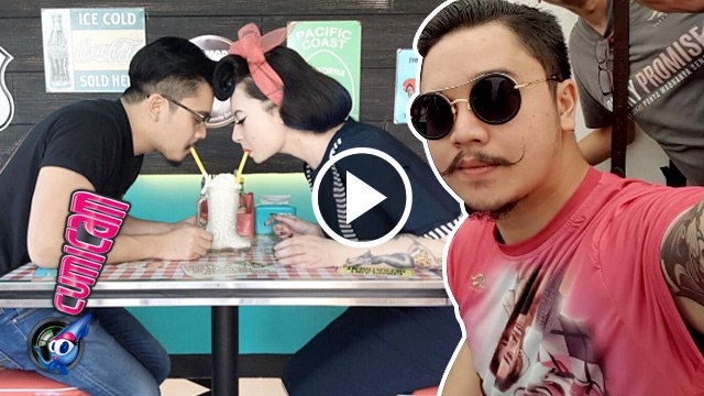 Wow, Romantis Banget Derby Saat Lamar Pacar - Cumicam 31 Desember 2016
