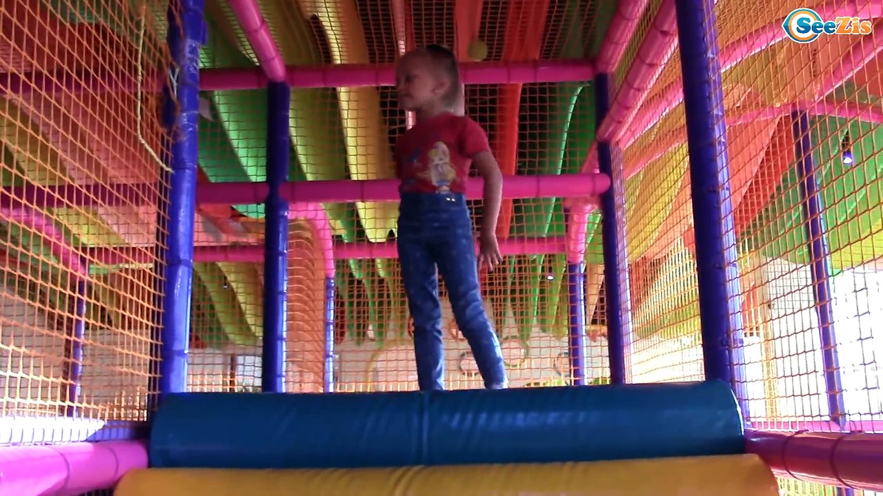 VLOG Ярослава в Развлекательном Центре Игровая Детская Комната Amusement Center Kids Playroom