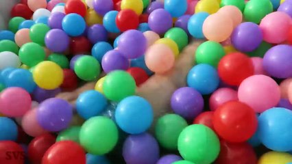 FROZEN ELSA vs COLORED BALLS BATH! w/ Spiderman vs Joker Candy Bubble Gum Ball Pit - Funny Superhero