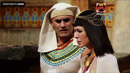 Ramsés y su ejército van contra los hebreos.