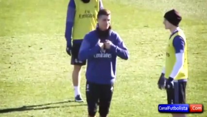 Cristiano Ronaldo imita los vomitos de Messi • 2016