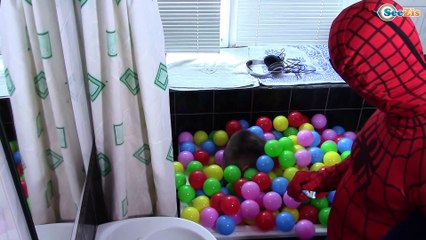 Spiderman & Ironman w/ Skeleton Hulk vs Joker - Color Balls Bath Time - Superheroes in Real Life