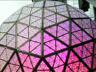 নতুনের জয়গানে পুরনোকে বিদায় জানাতে প্রস্তুত নিউইয়র্ক