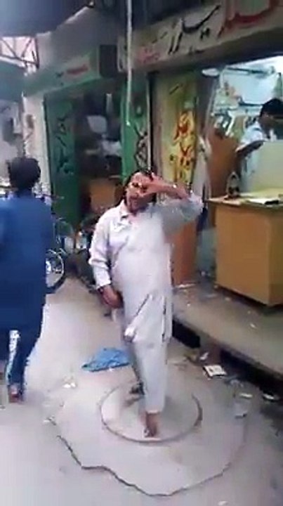 Khawaja Sara Dance In Street