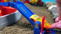 HOT WHEELS COLOR CHANGES SLOW MOTION FUN - FAST BLAST CAR PARK CARRYING CASE WITH SAND PLAY