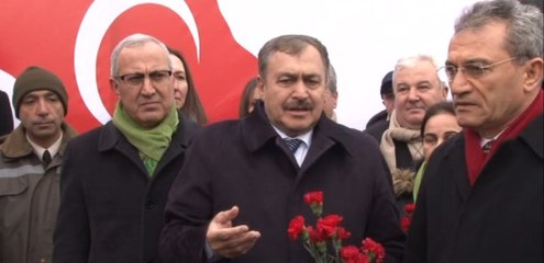 Bakan Eroğlu Şehitler Tepesi'nde